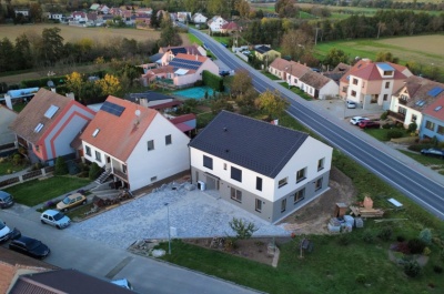 Bytový dům ve Vlkoši s plastovými okny Rehau Synego MD