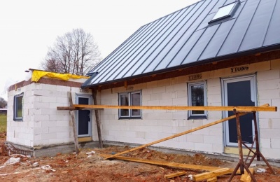 Dodávka a montáž oken, dveří a HS portálu pro novostavbu rodinného domu v Novém Oldřichově