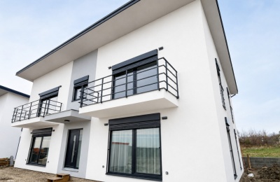Dodávka a montáž oken a dveří pro moderní apartmány v Zaječí na Pálavě