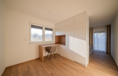 Dodávka a montáž oken a dveří pro moderní apartmány v Zaječí na Pálavě