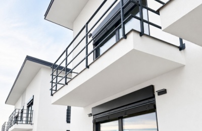 Dodávka a montáž oken a dveří pro moderní apartmány v Zaječí na Pálavě