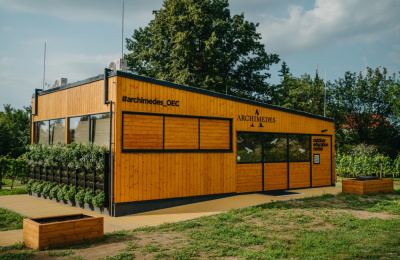 Okna a dveře pro venkovní učebnu ARCHIMEDES v Brně