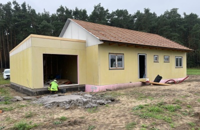 První dům v lokalitě Olšíčka ve Vracově už má okna!