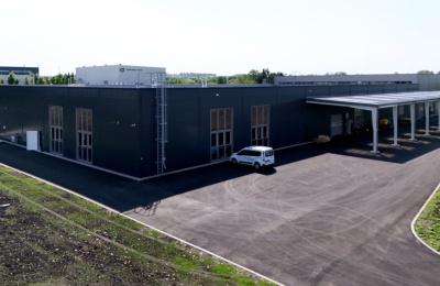 Výroba a montáž plastových oken a dveří do nově montované haly v Kolíně