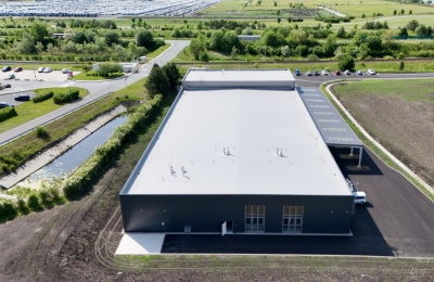 Výroba a montáž plastových oken a dveří do nově montované haly v Kolíně