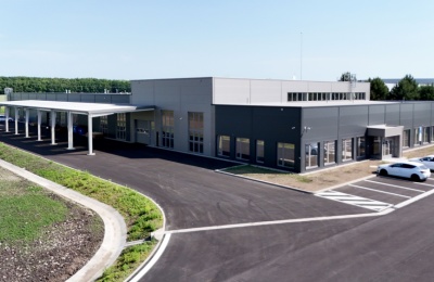 Výroba a montáž plastových oken a dveří do nově montované haly v Kolíně