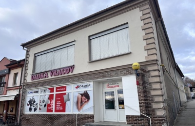 Plastová okna a dveře Rehau Synego pro firmu DADKA VRACOV s.r.o. | AZ OKNA a.s.