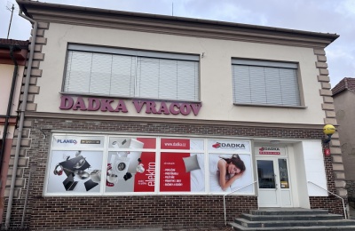 Plastová okna a dveře Rehau Synego pro firmu DADKA VRACOV s.r.o. | AZ OKNA a.s.